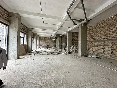 Kirayə verilir obyekt 390 m² — Bakı 390.00 m²