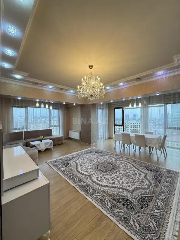 Kirayə verilir 4 otaqlı mənzil 181 m²