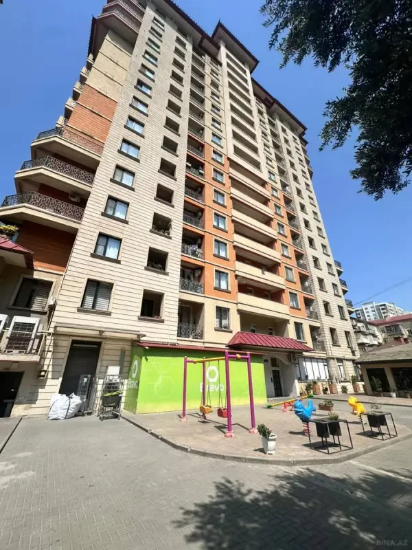 Satılır 2 otaqlı mənzil 106 m²