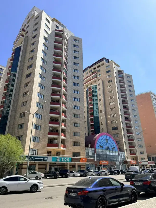 Satılır 3 otaqlı mənzil 165 m²