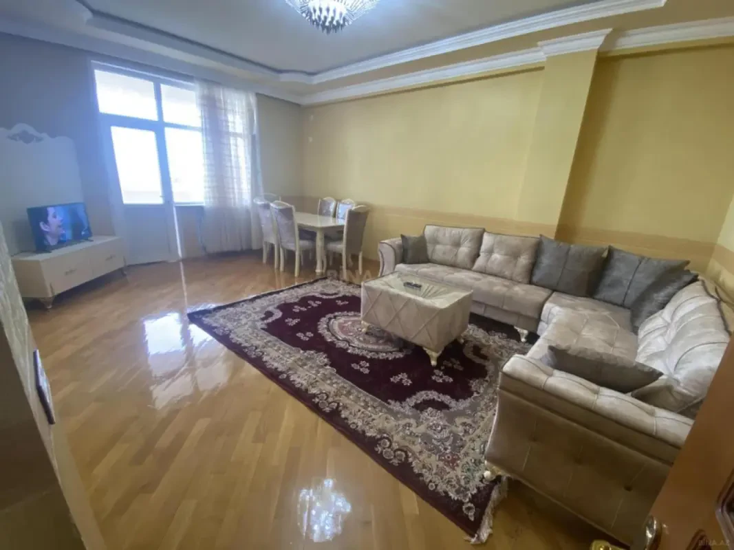 Kirayə verilir 3 otaqlı mənzil 146 m²