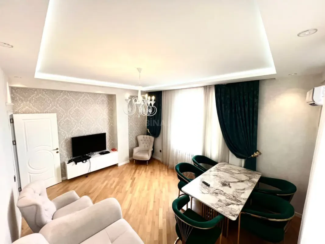 Kirayə verilir 2 otaqlı mənzil 75 m²