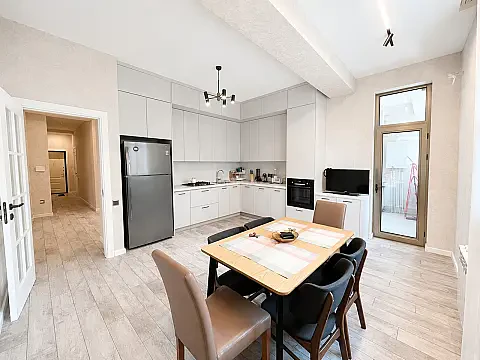 Satılır 3 otaqlı mənzil 130 m² — Bakı 3 otaq 130.00 m²