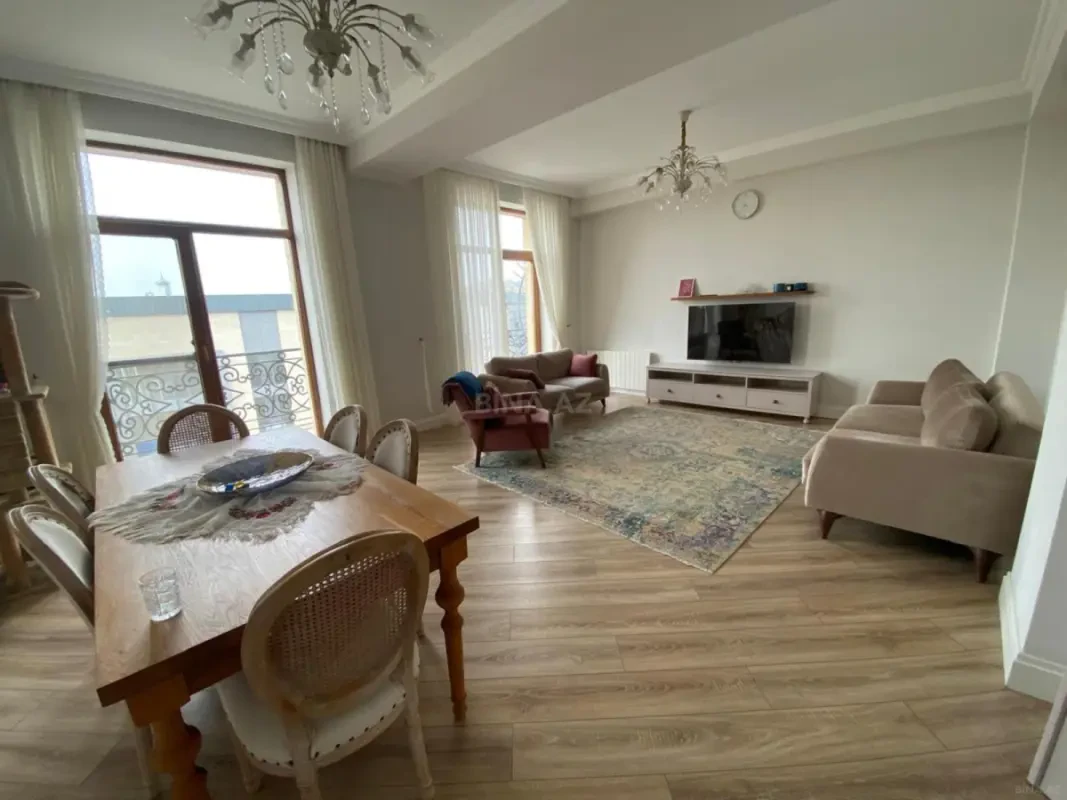 Kirayə verilir 3 otaqlı mənzil 140 m²