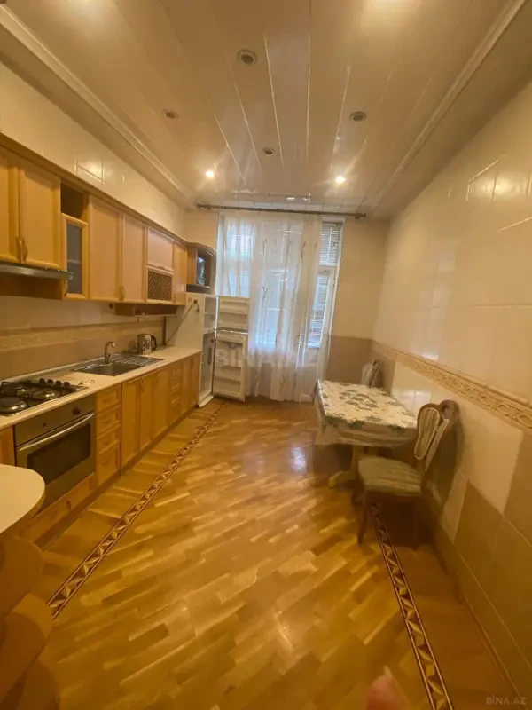 Kirayə verilir 2 otaqlı mənzil 111 m²