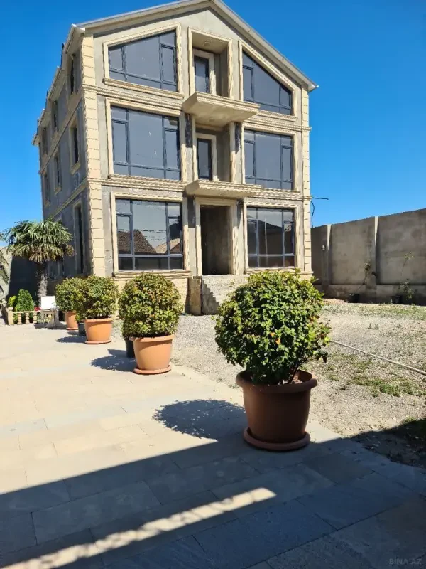 Satılır 15 otaqlı həyət evi 550 m²