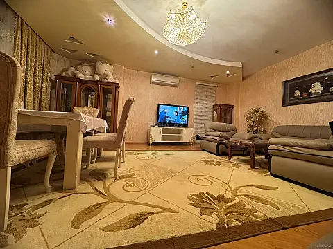 Kirayə verilir 3 otaqlı mənzil 135 m² — Bakı, Nizami 3 otaq 135.00 m²