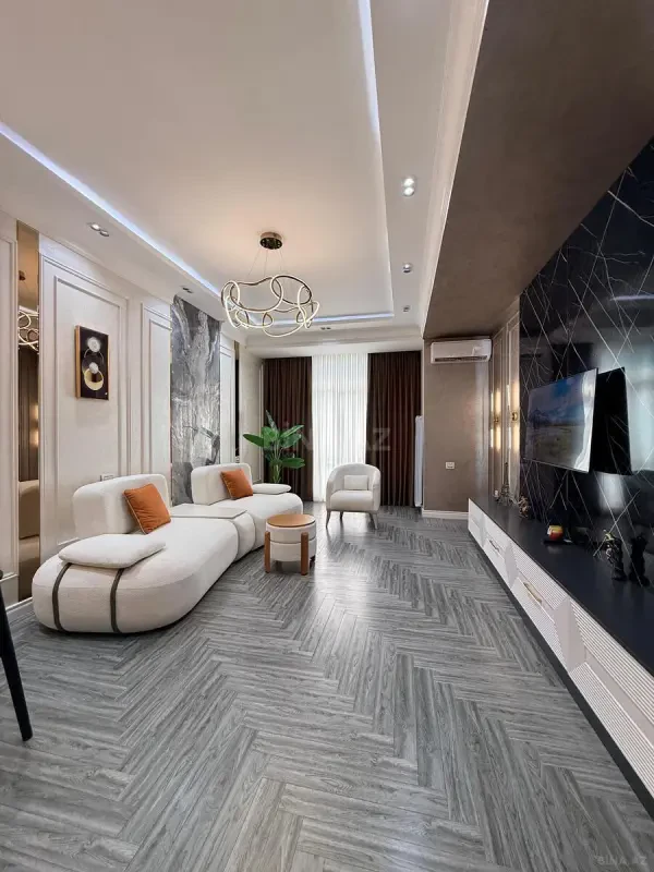 Satılır 4 otaqlı mənzil 181 m²
