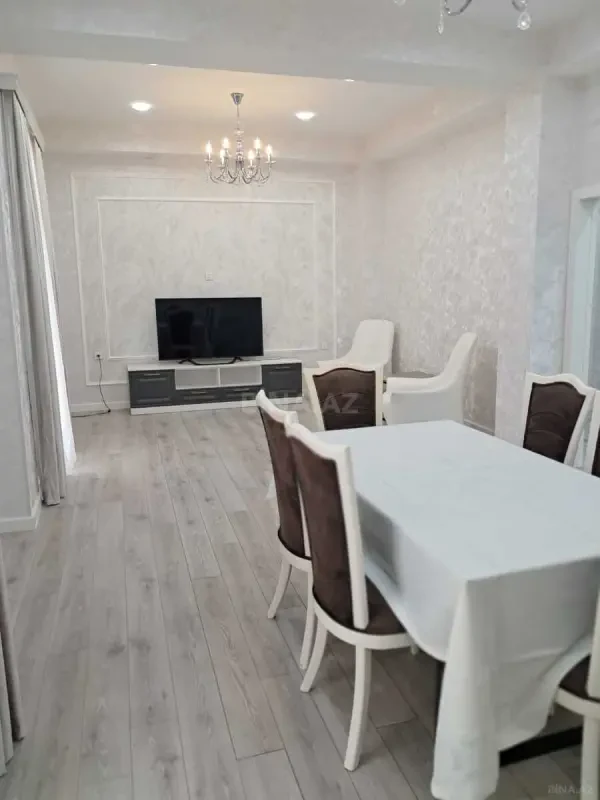 Kirayə verilir 3 otaqlı mənzil 150 m²