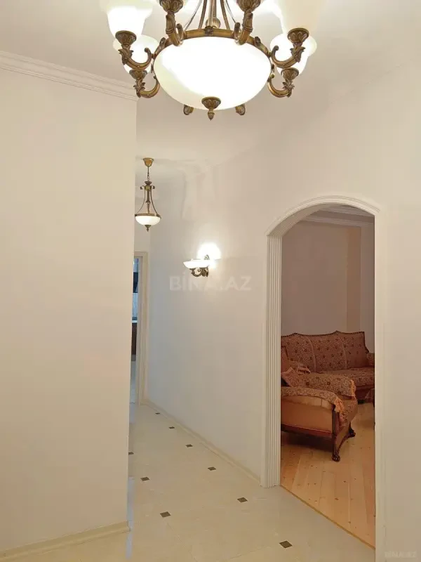 Kirayə verilir 2 otaqlı mənzil 110 m²