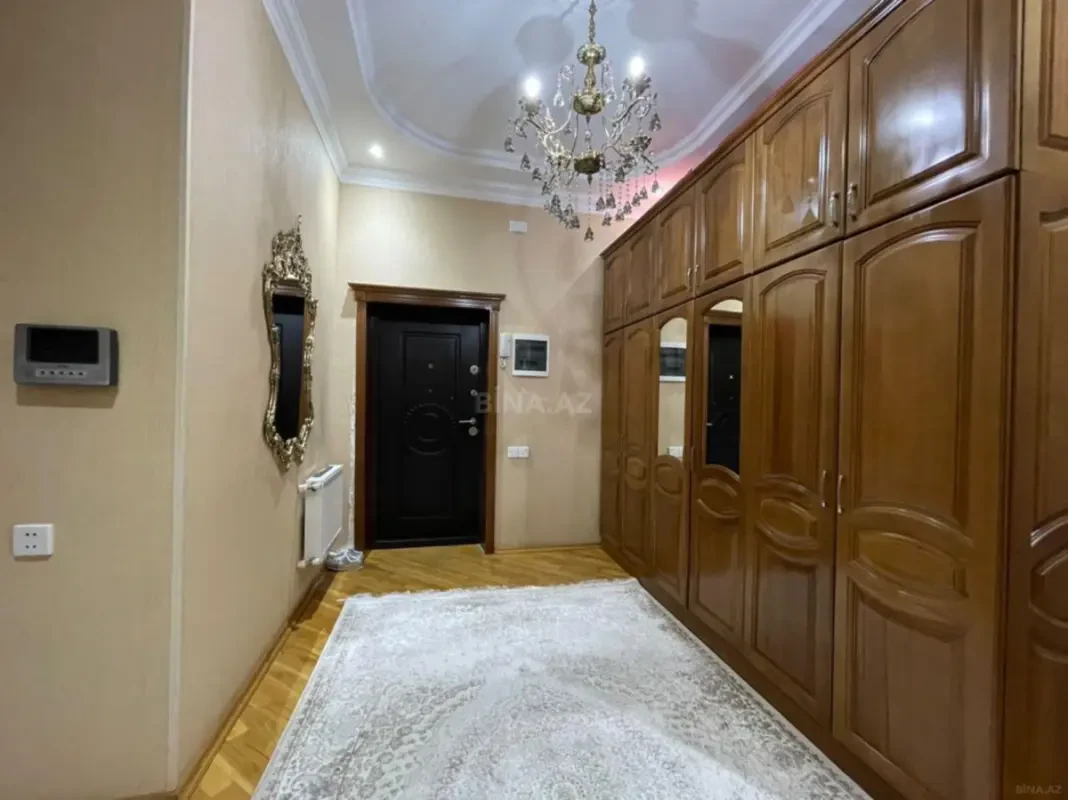 Kirayə verilir 4 otaqlı mənzil 156 m²