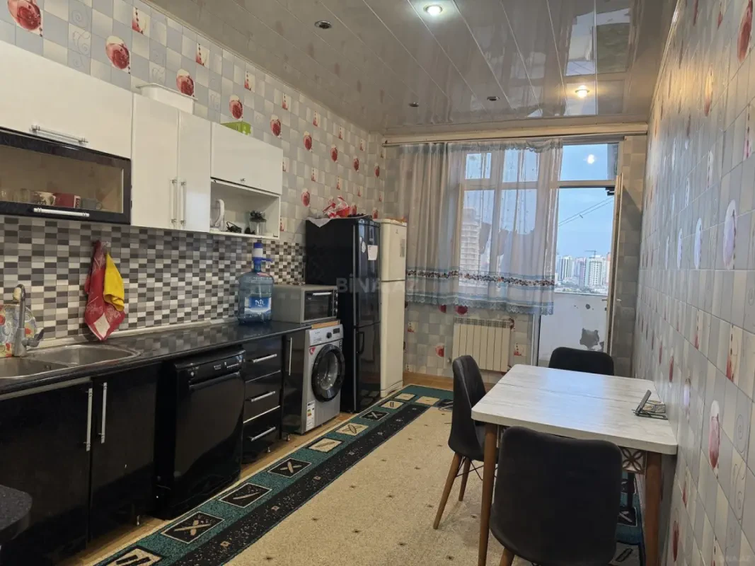Kirayə verilir 2 otaqlı mənzil 105 m²