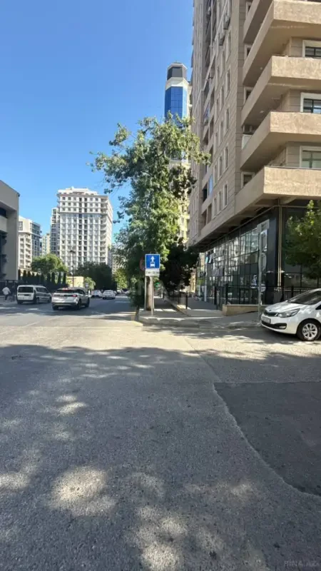 Satılır 3 otaqlı mənzil 118 m²