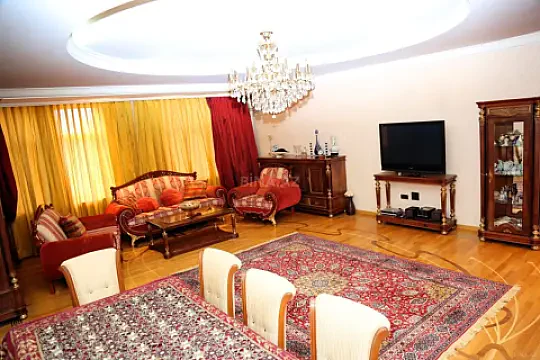 Kirayə verilir 4 otaqlı mənzil 220 m² — Bakı 4 otaq 220.00 m²
