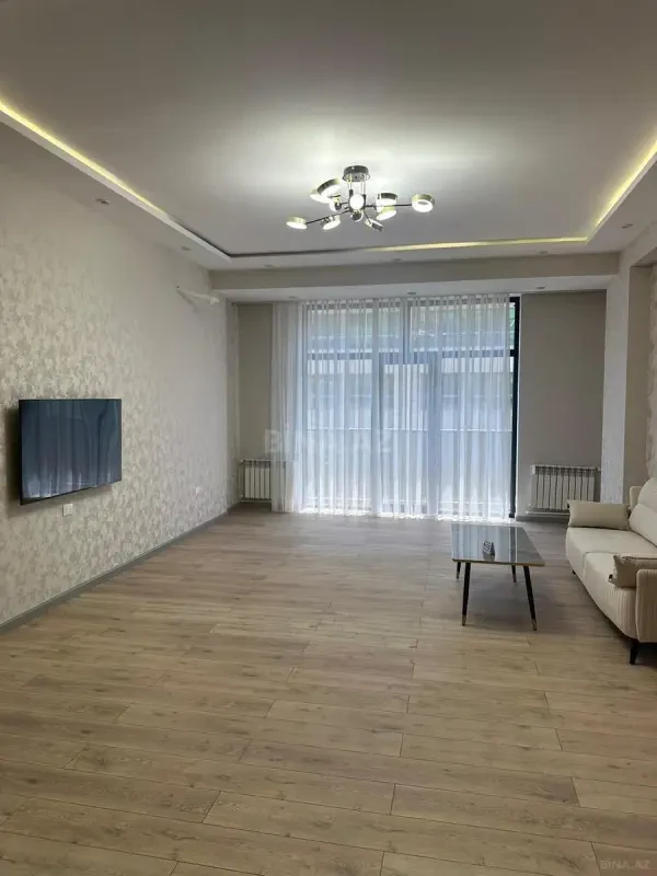 Kirayə verilir 2 otaqlı mənzil 92 m²
