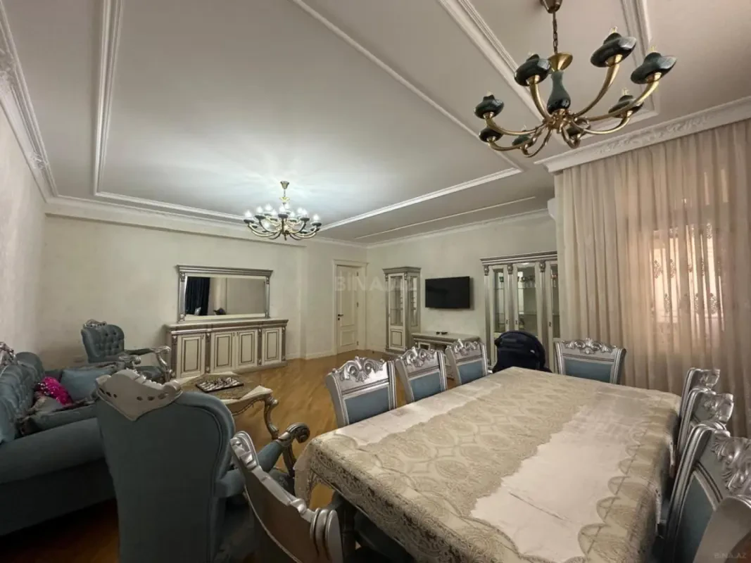 Kirayə verilir 4 otaqlı mənzil 200 m²