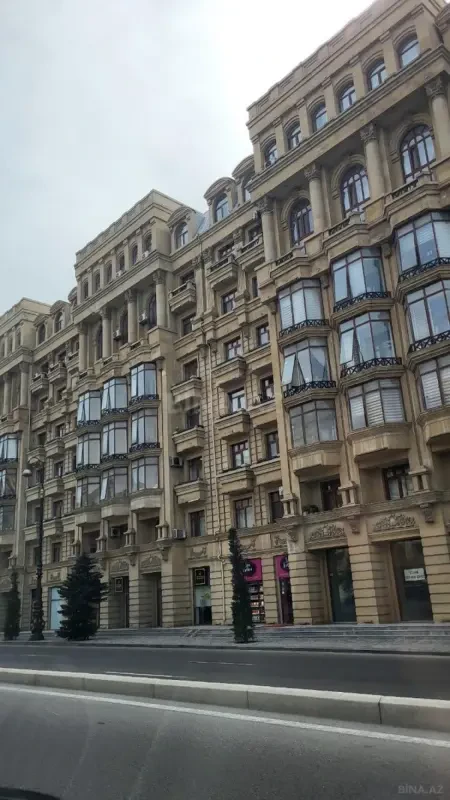 Satılır 3 otaqlı mənzil 125 m²
