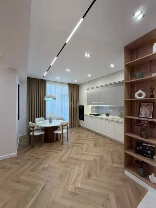 Satılır 3 otaqlı mənzil 102 m²