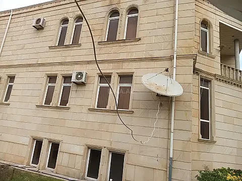 Kirayə verilir 8 otaqlı həyət evi 300 m² — Bakı, Bakıxanov 8 otaq 300.00 m²