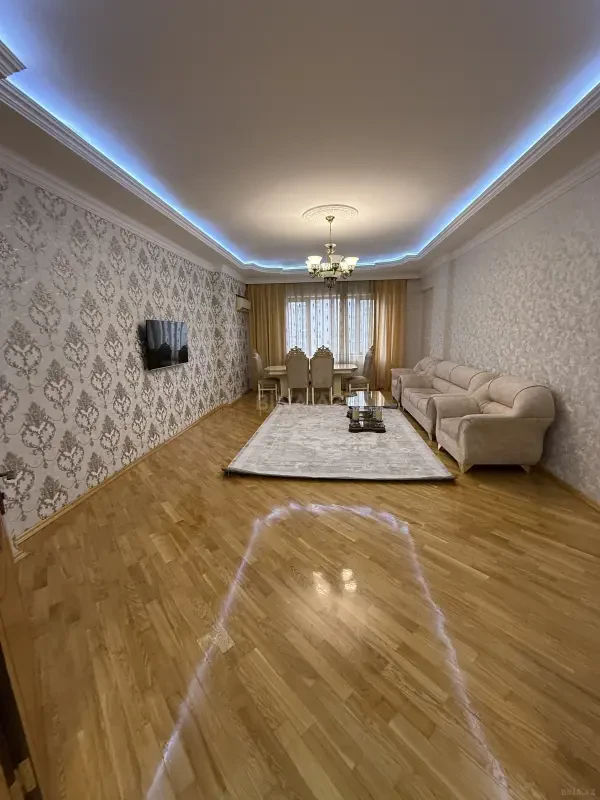 Kirayə verilir 3 otaqlı mənzil 134 m²