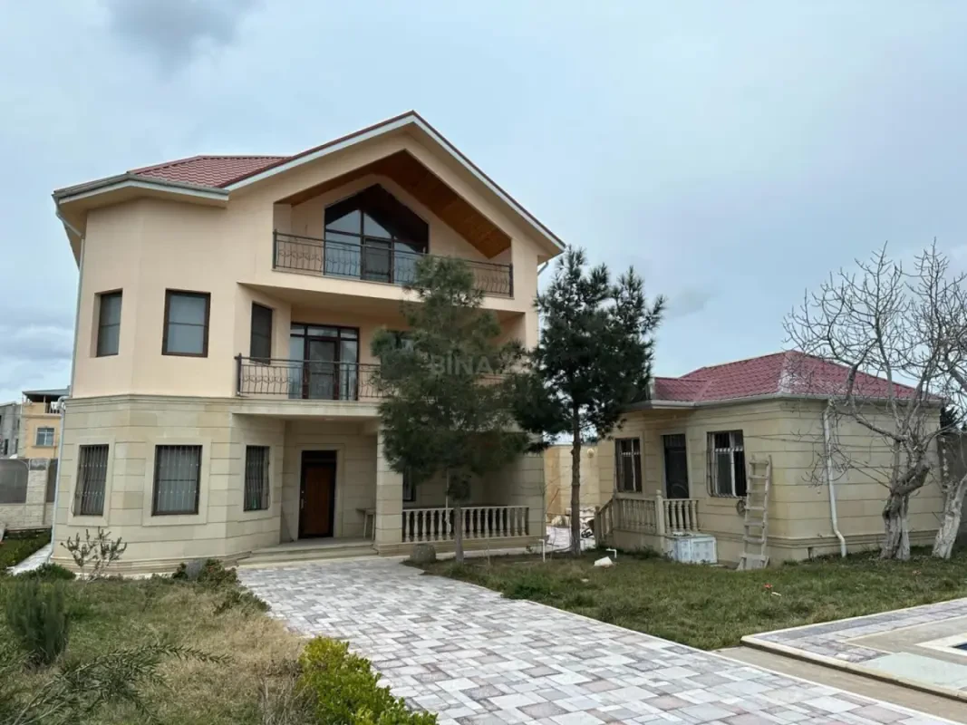 Satılır 5 otaqlı həyət evi 300 m²
