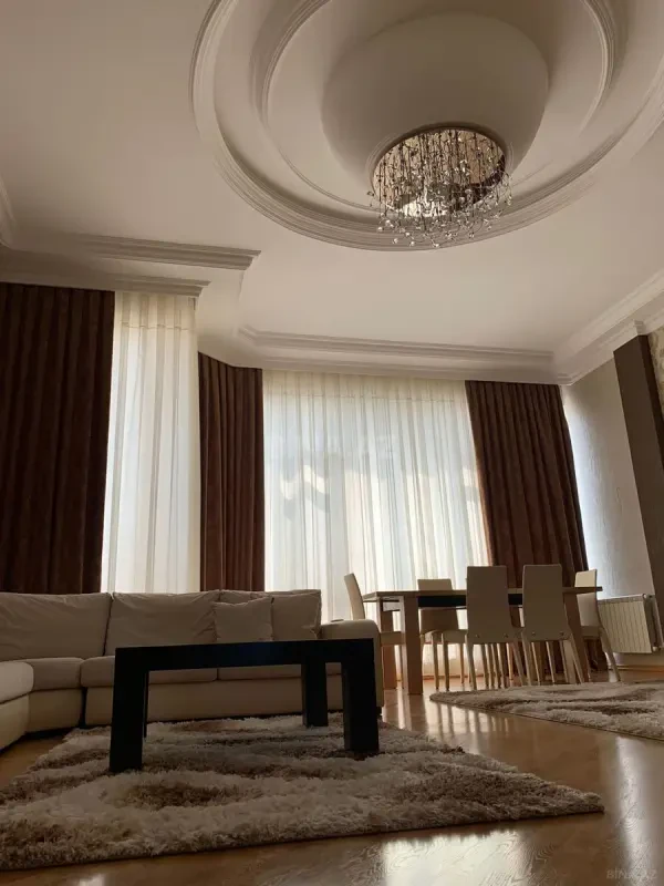 Satılır 4 otaqlı mənzil 200 m²