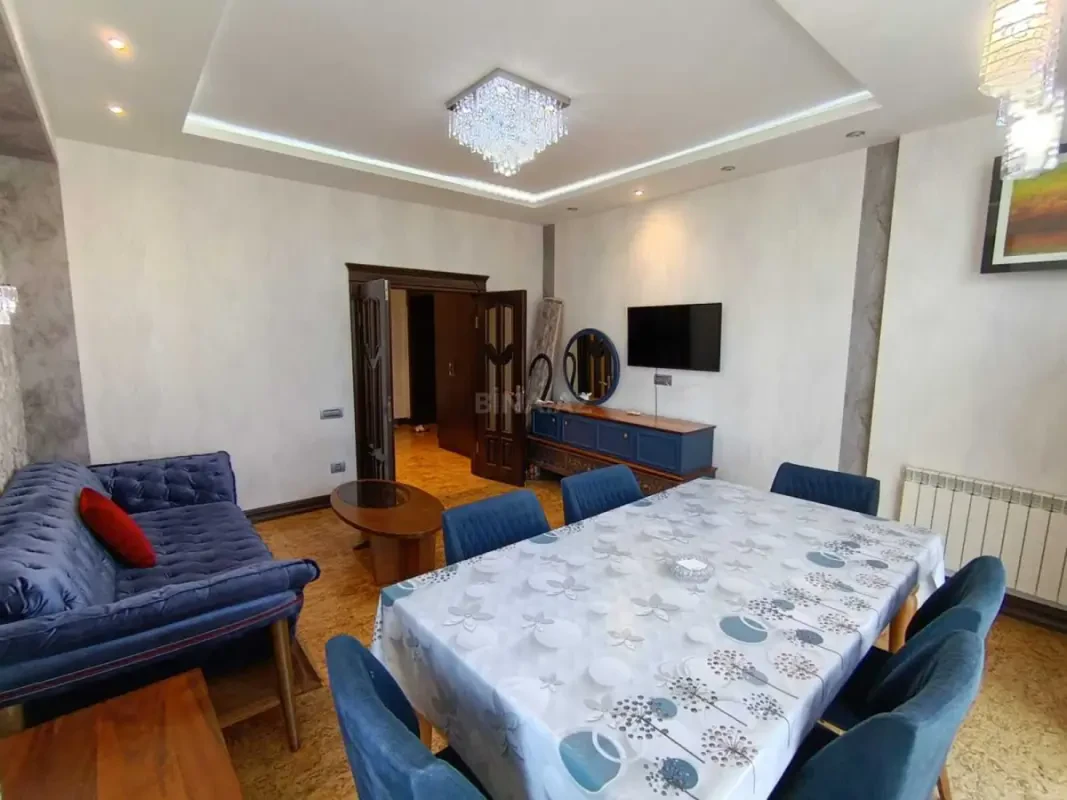 Kirayə verilir 2 otaqlı mənzil 90 m²