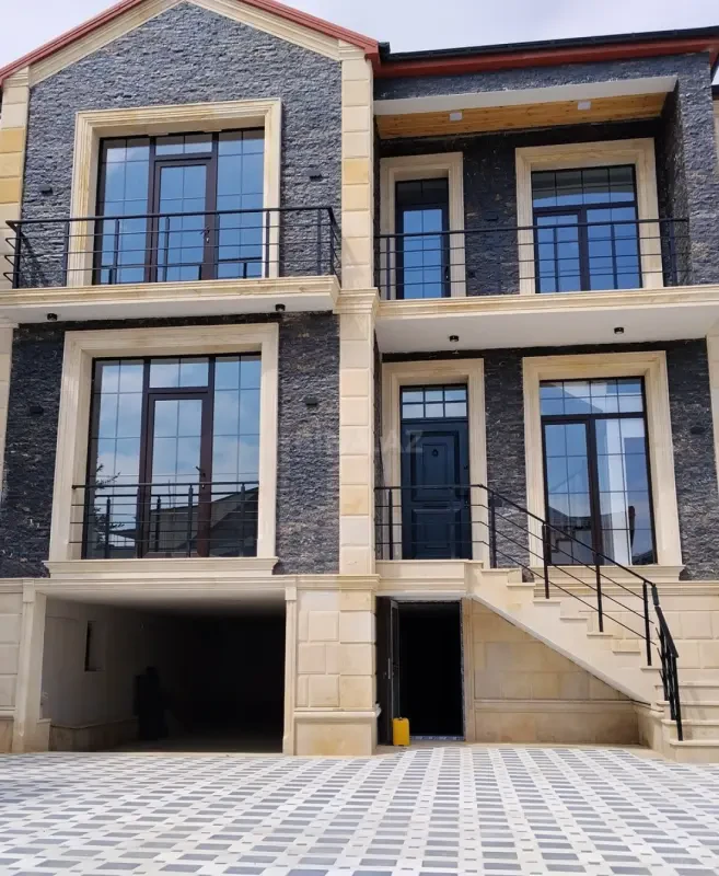 Satılır 6 otaqlı həyət evi 300 m²