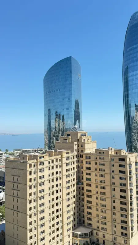 Satılır 4 otaqlı mənzil 194 m²