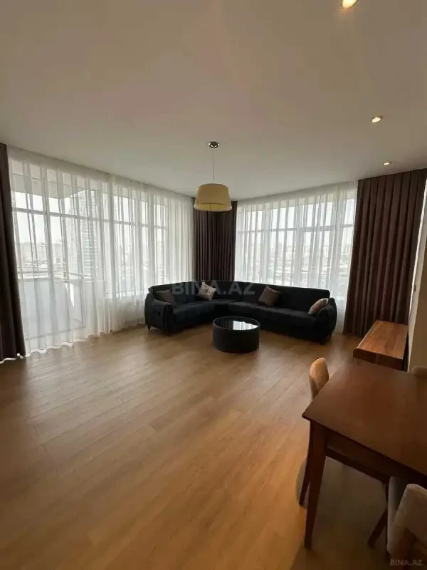 Kirayə verilir 4 otaqlı mənzil 220 m²