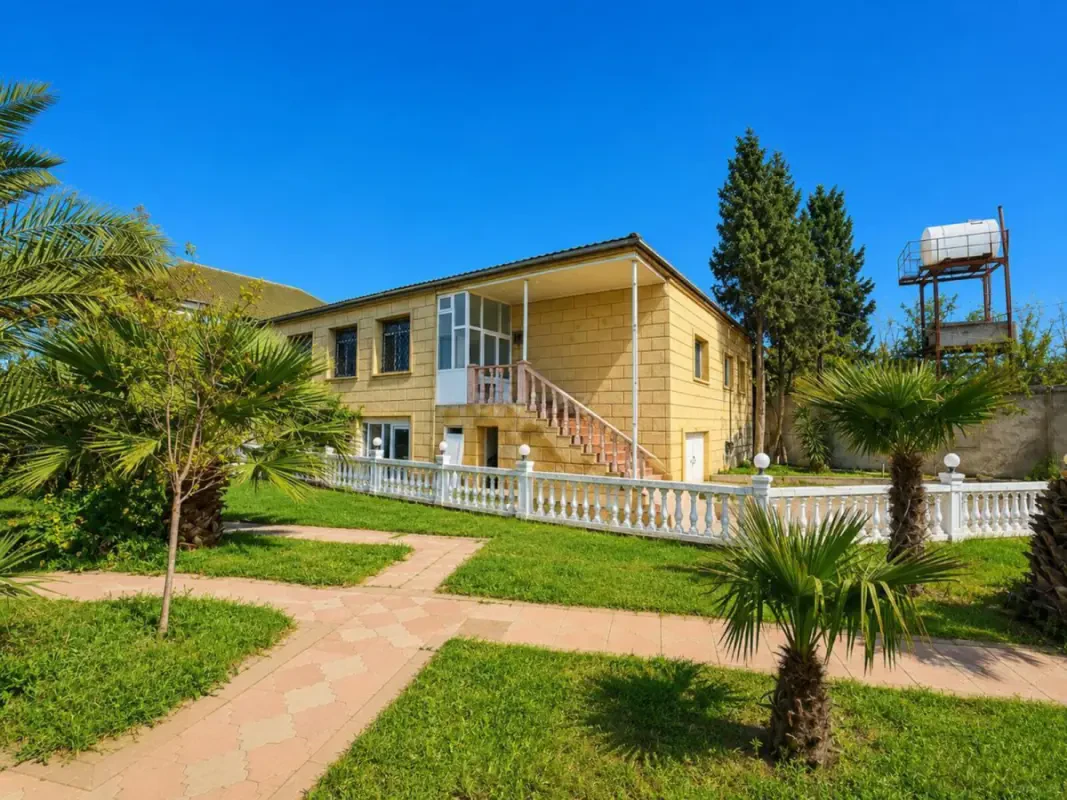 Satılır 7 otaqlı həyət evi 500 m²