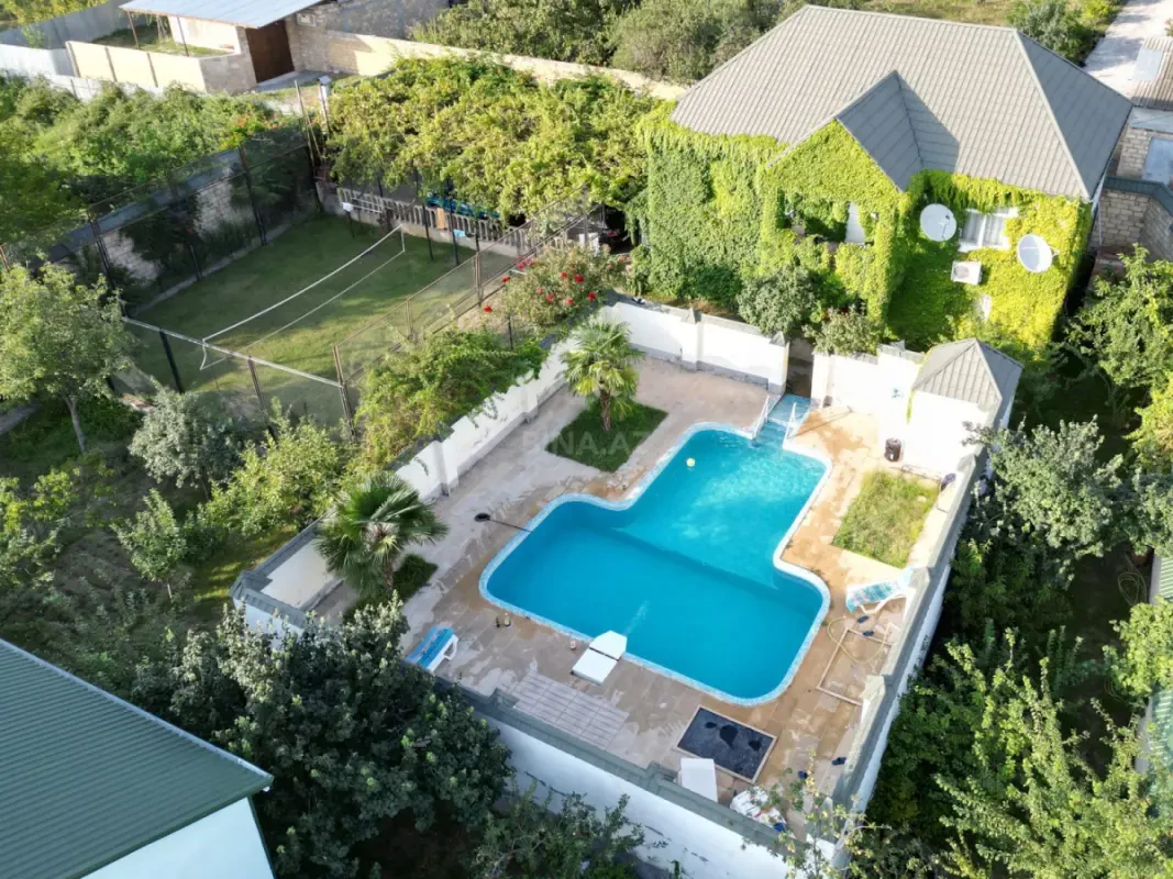 Kirayə verilir 6 otaqlı həyət evi 220 m²