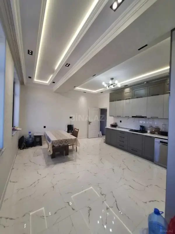 Satılır 3 otaqlı mənzil 143 m²