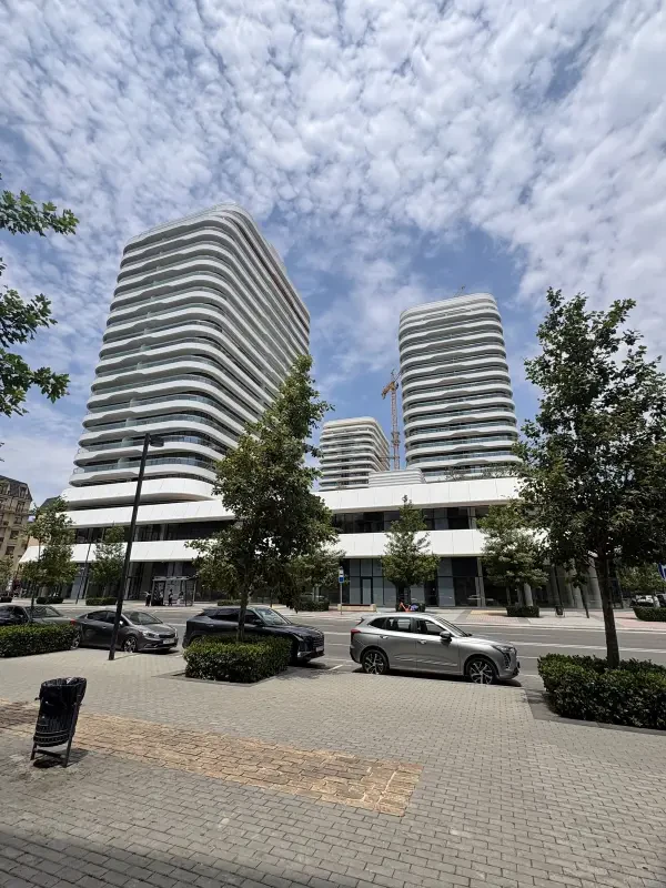 Satılır 2 otaqlı mənzil 82 m²