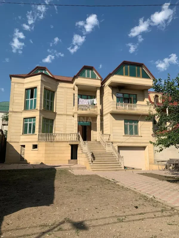 Satılır 7 otaqlı həyət evi 307 m²
