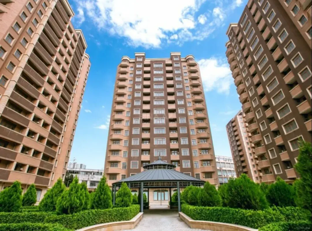 Satılır 3 otaqlı mənzil 152.4 m²