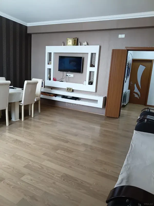 Satılır 4 otaqlı mənzil 110 m²