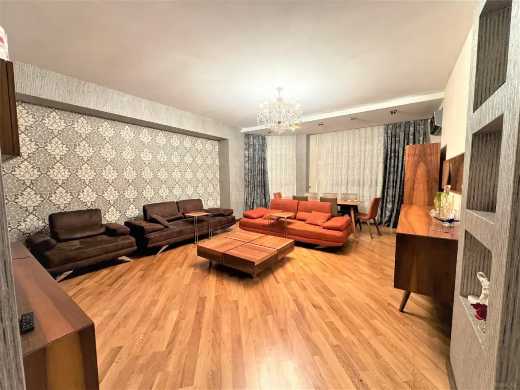 Kirayə verilir 4 otaqlı mənzil 200 m²