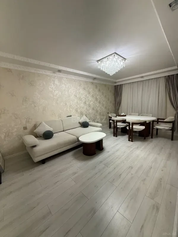 Kirayə verilir 2 otaqlı mənzil 92 m²