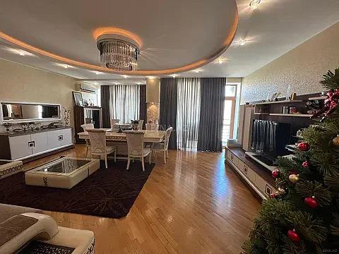 Kirayə verilir 3 otaqlı mənzil 160 m² — Bakı 3 otaq 160.00 m²