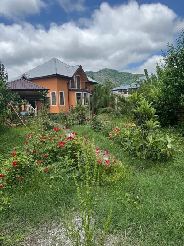 Kirayə verilir 4 otaqlı həyət evi 240 m²