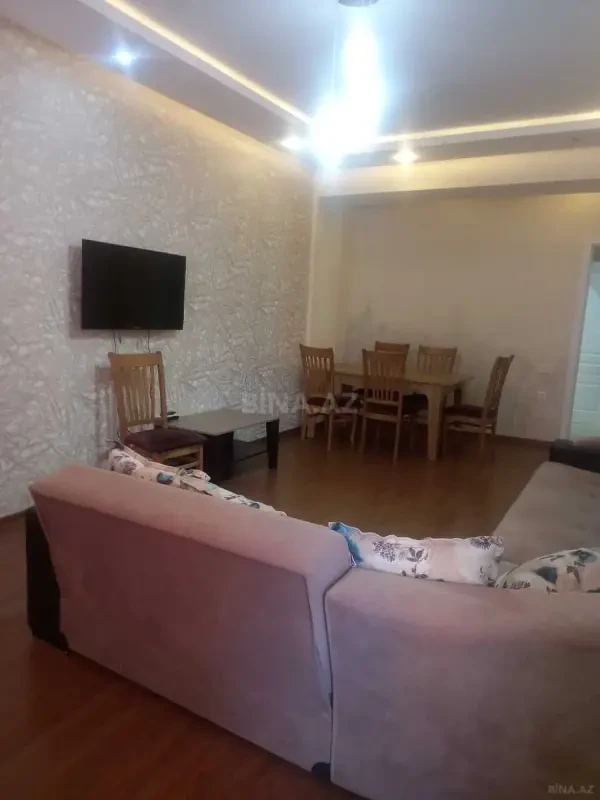 Kirayə verilir 2 otaqlı mənzil 80 m²