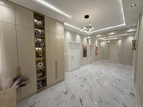 Satılır 3 otaqlı mənzil 135 m² — Bakı, İnşaatçılar 3 otaq 135.00 m²