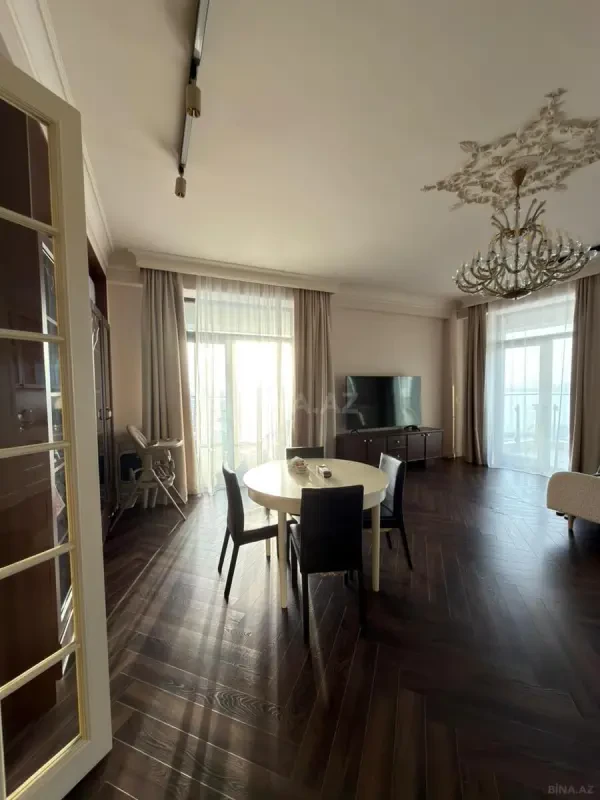 Satılır 3 otaqlı mənzil 129 m²