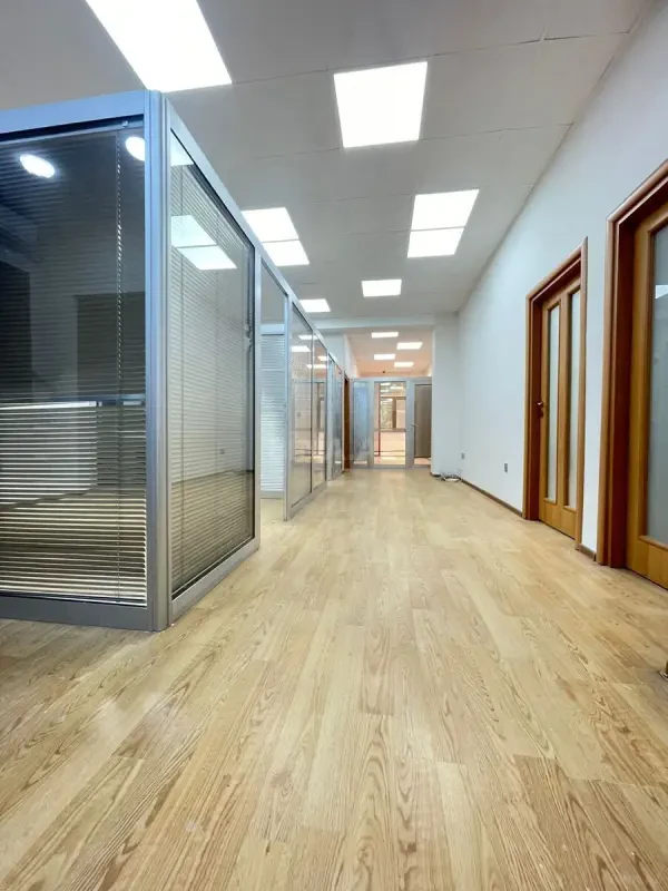 Kirayə verilir 8 otaqlı ofis 200 m²