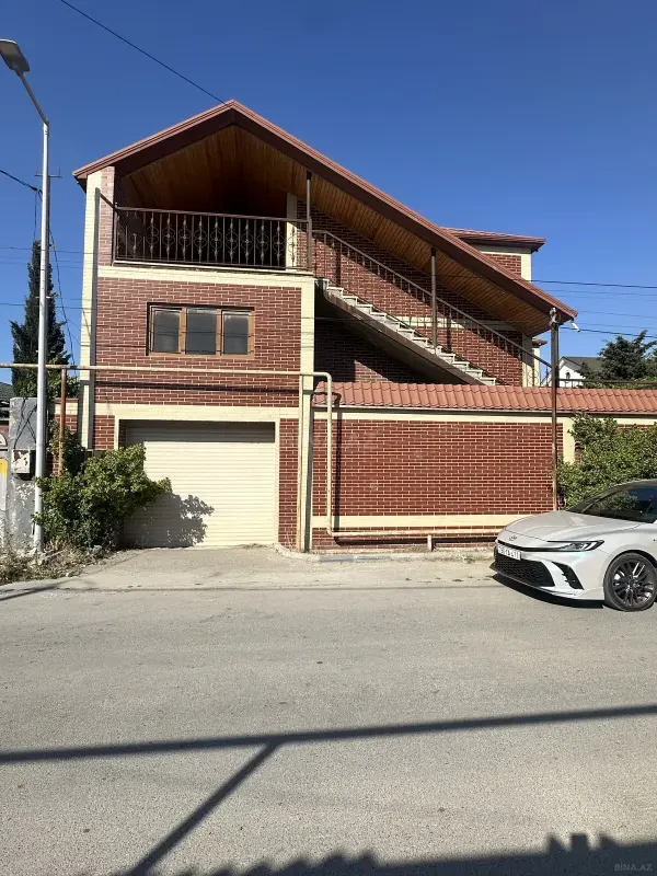 Satılır 6 otaqlı həyət evi 300 m²