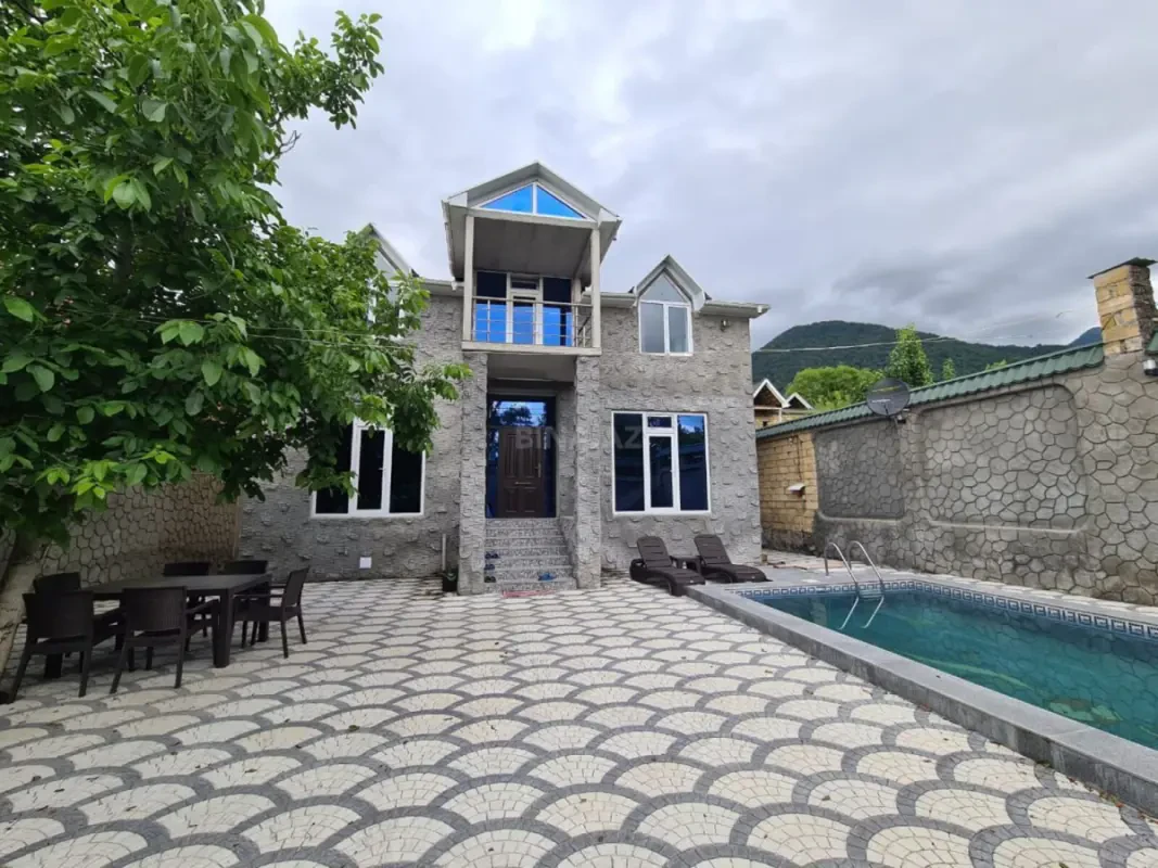 Kirayə verilir 6 otaqlı həyət evi 220 m²