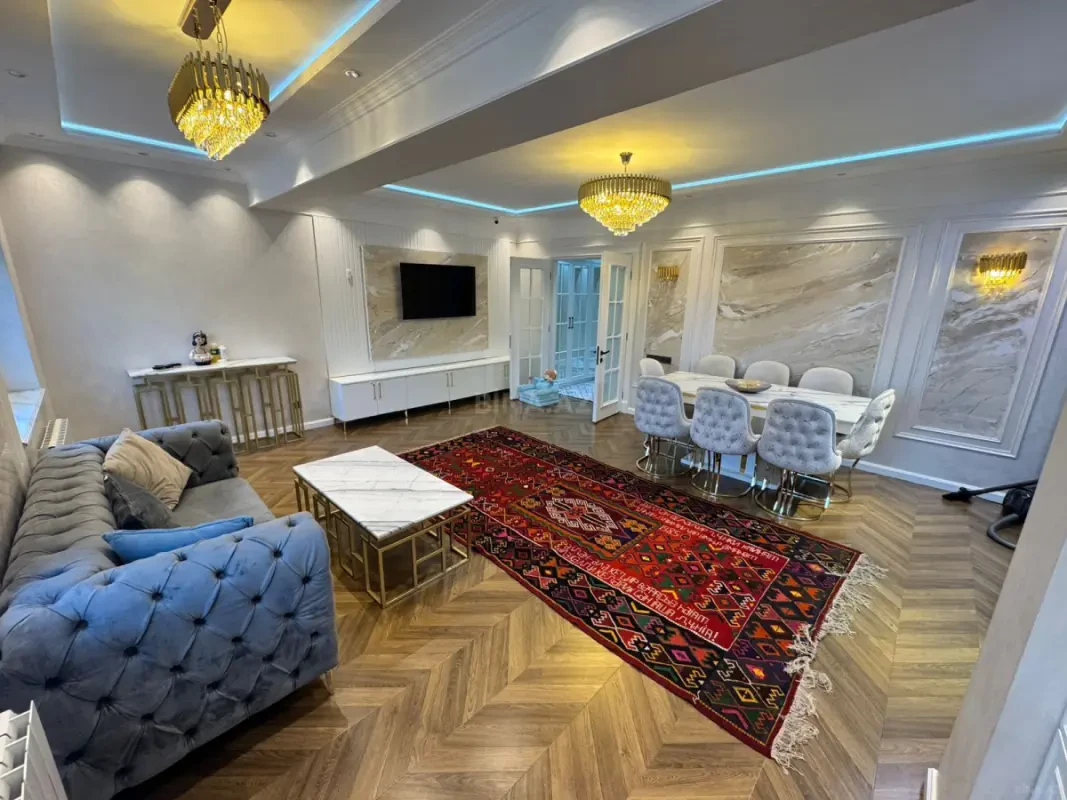 Satılır 3 otaqlı mənzil 128 m²
