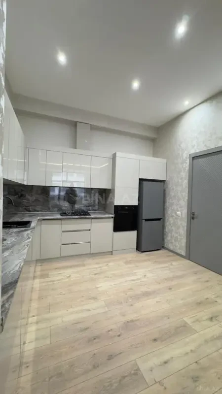 Kirayə verilir 2 otaqlı mənzil 92 m²