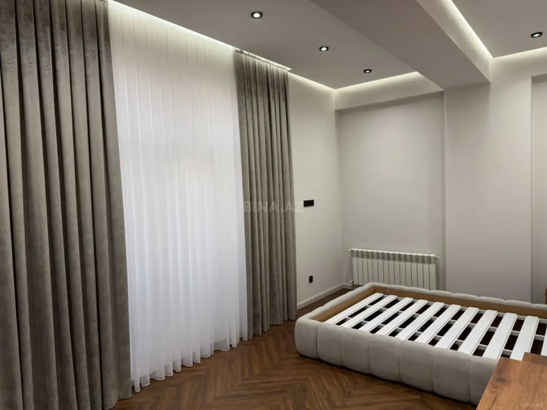 Kirayə verilir 3 otaqlı mənzil 130 m²